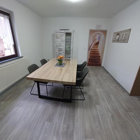 Ganze Ferienwohnung 5 Km Von Erfurt, Mit Kaffeevollautomat, Tv, Wlan, Boxspringbett, Schlafsofa Und Einkaufsmoeglichkeiten, Sehr Gute Anbindung Zur A71 Und A4, Kostenloser Oeff Parkplatz Fuer Pkw Und Transporter Elxleben ภายนอก รูปภาพ