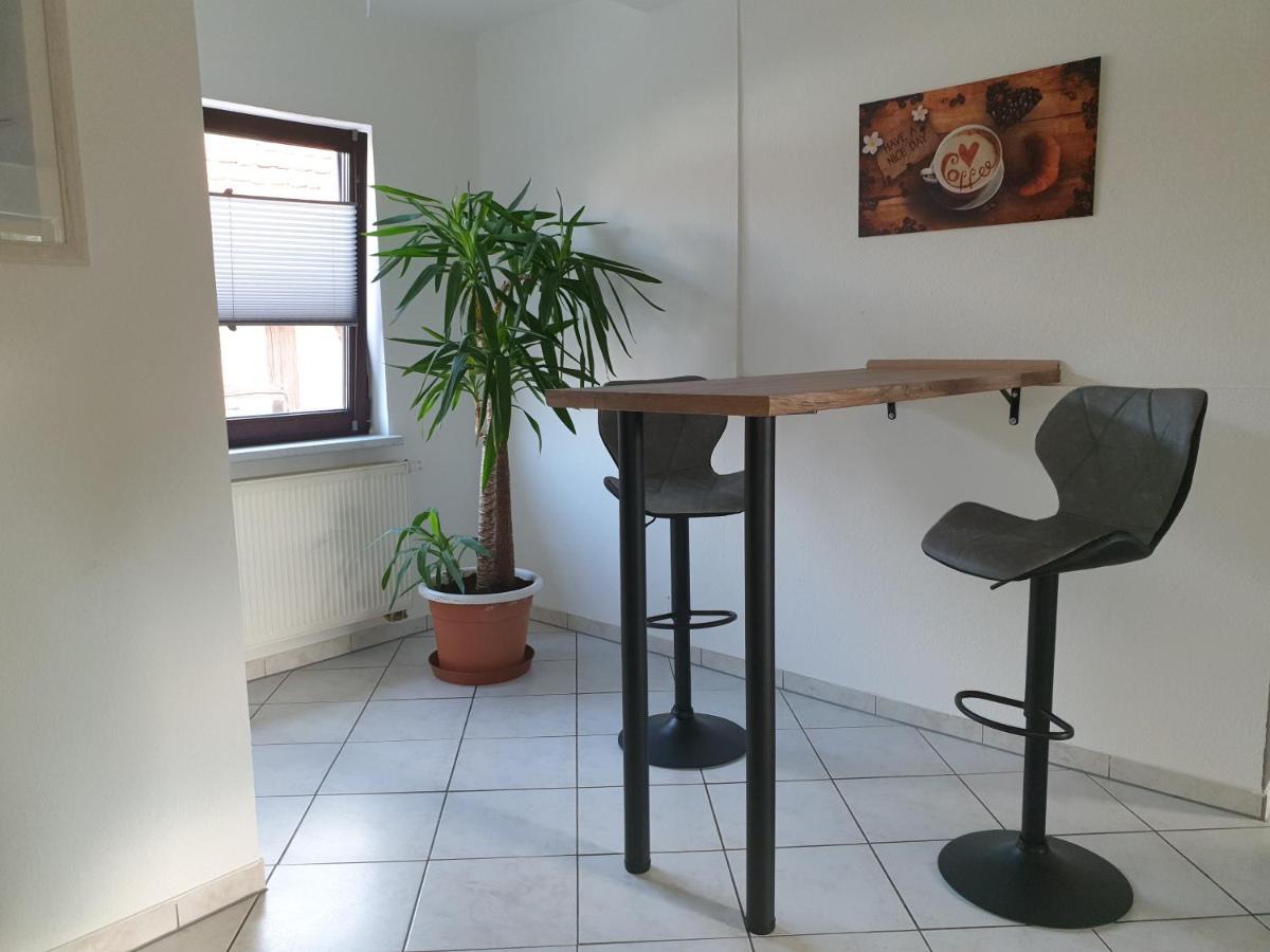 Ganze Ferienwohnung 5 Km Von Erfurt, Mit Kaffeevollautomat, Tv, Wlan, Boxspringbett, Schlafsofa Und Einkaufsmoeglichkeiten, Sehr Gute Anbindung Zur A71 Und A4, Kostenloser Oeff Parkplatz Fuer Pkw Und Transporter Elxleben ภายนอก รูปภาพ