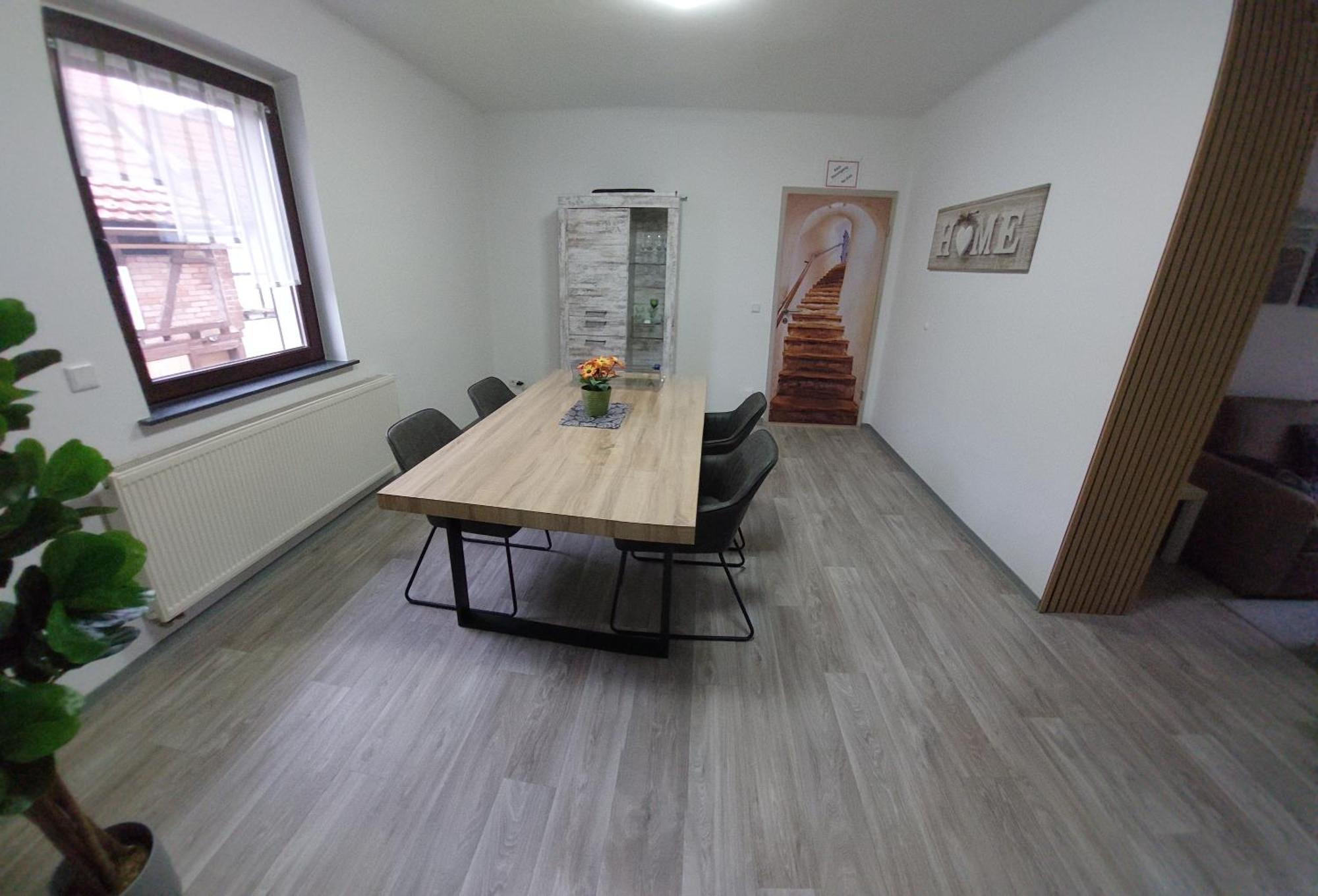 Ganze Ferienwohnung 5 Km Von Erfurt, Mit Kaffeevollautomat, Tv, Wlan, Boxspringbett, Schlafsofa Und Einkaufsmoeglichkeiten, Sehr Gute Anbindung Zur A71 Und A4, Kostenloser Oeff Parkplatz Fuer Pkw Und Transporter Elxleben ภายนอก รูปภาพ