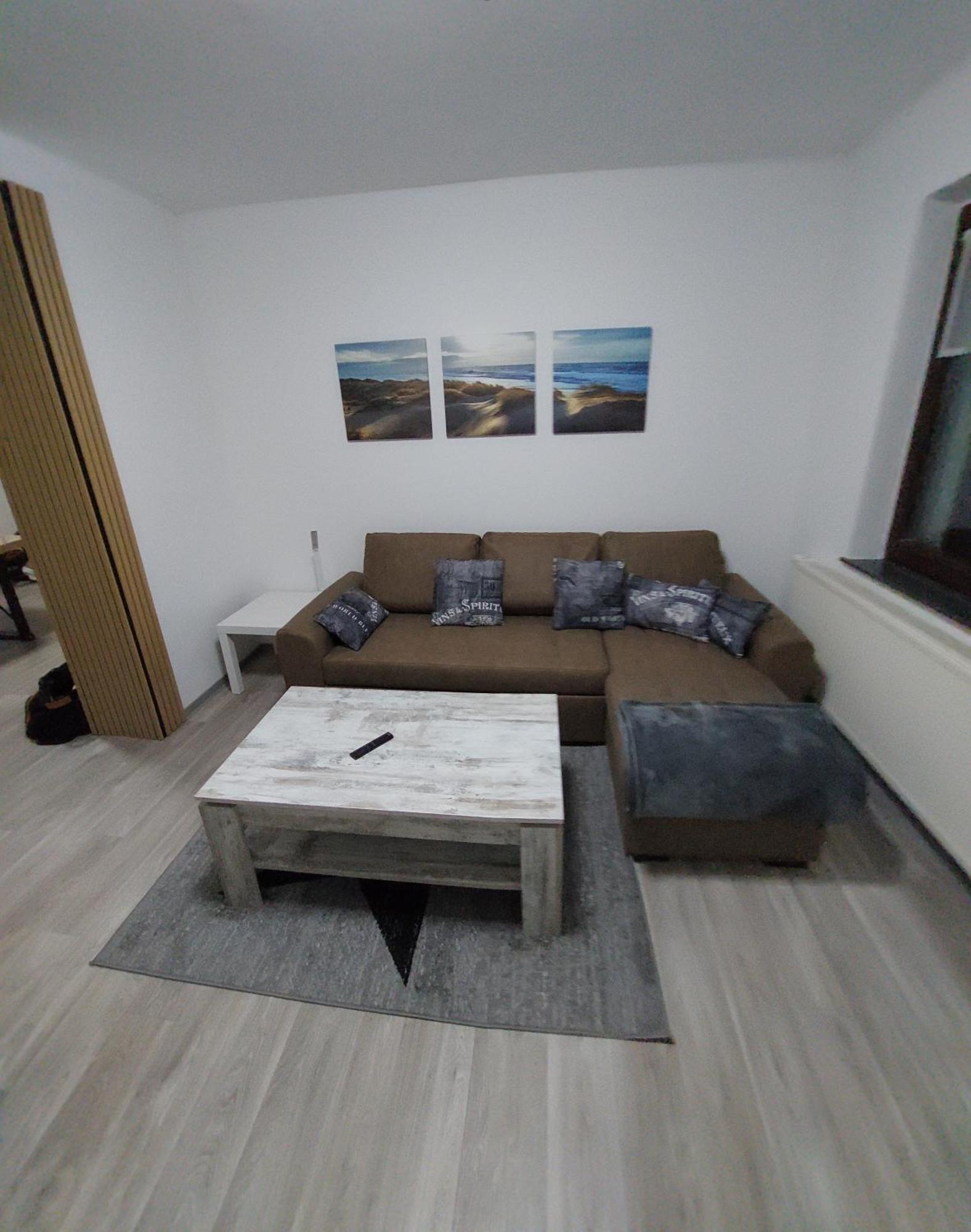 Ganze Ferienwohnung 5 Km Von Erfurt, Mit Kaffeevollautomat, Tv, Wlan, Boxspringbett, Schlafsofa Und Einkaufsmoeglichkeiten, Sehr Gute Anbindung Zur A71 Und A4, Kostenloser Oeff Parkplatz Fuer Pkw Und Transporter Elxleben ภายนอก รูปภาพ