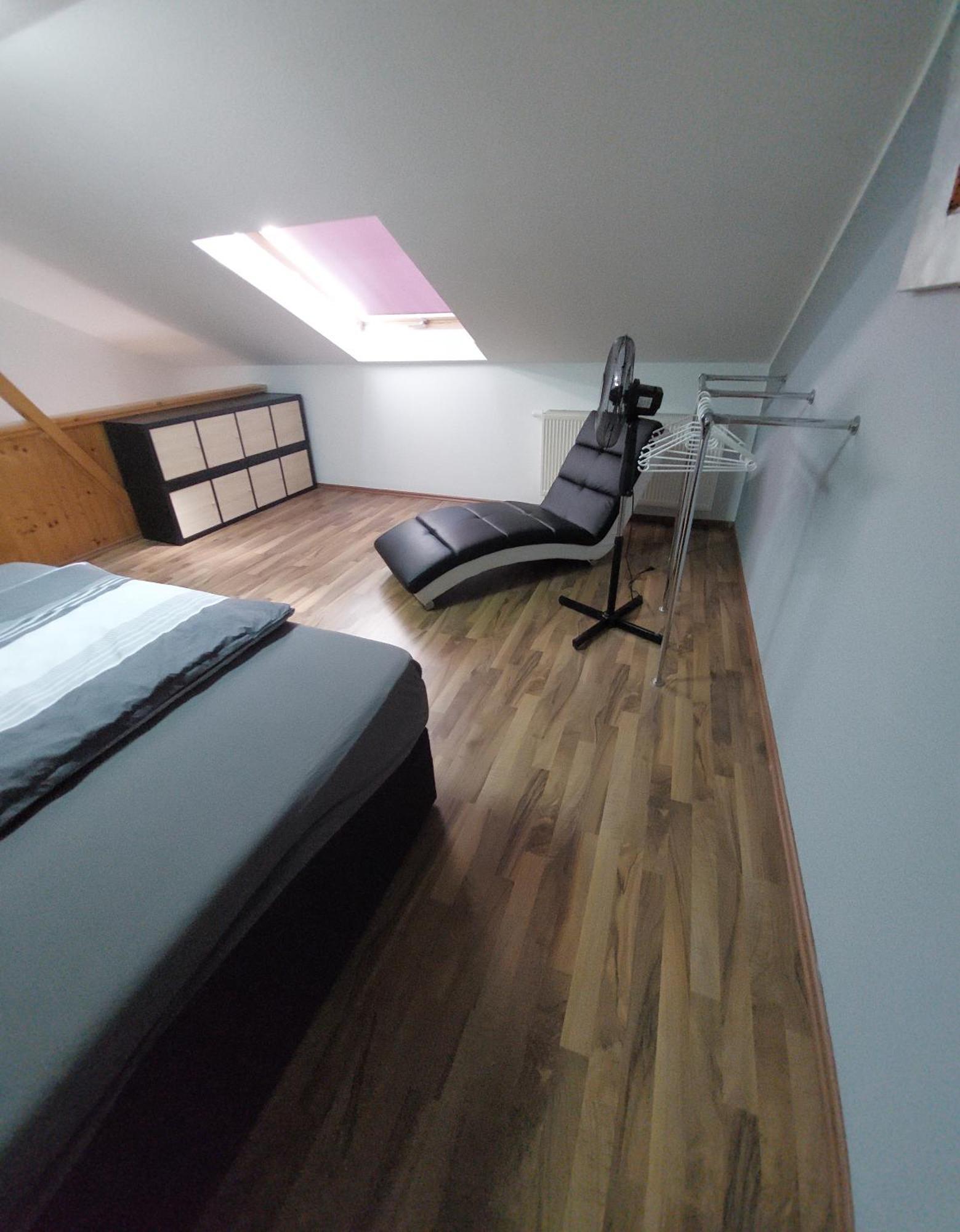 Ganze Ferienwohnung 5 Km Von Erfurt, Mit Kaffeevollautomat, Tv, Wlan, Boxspringbett, Schlafsofa Und Einkaufsmoeglichkeiten, Sehr Gute Anbindung Zur A71 Und A4, Kostenloser Oeff Parkplatz Fuer Pkw Und Transporter Elxleben ภายนอก รูปภาพ
