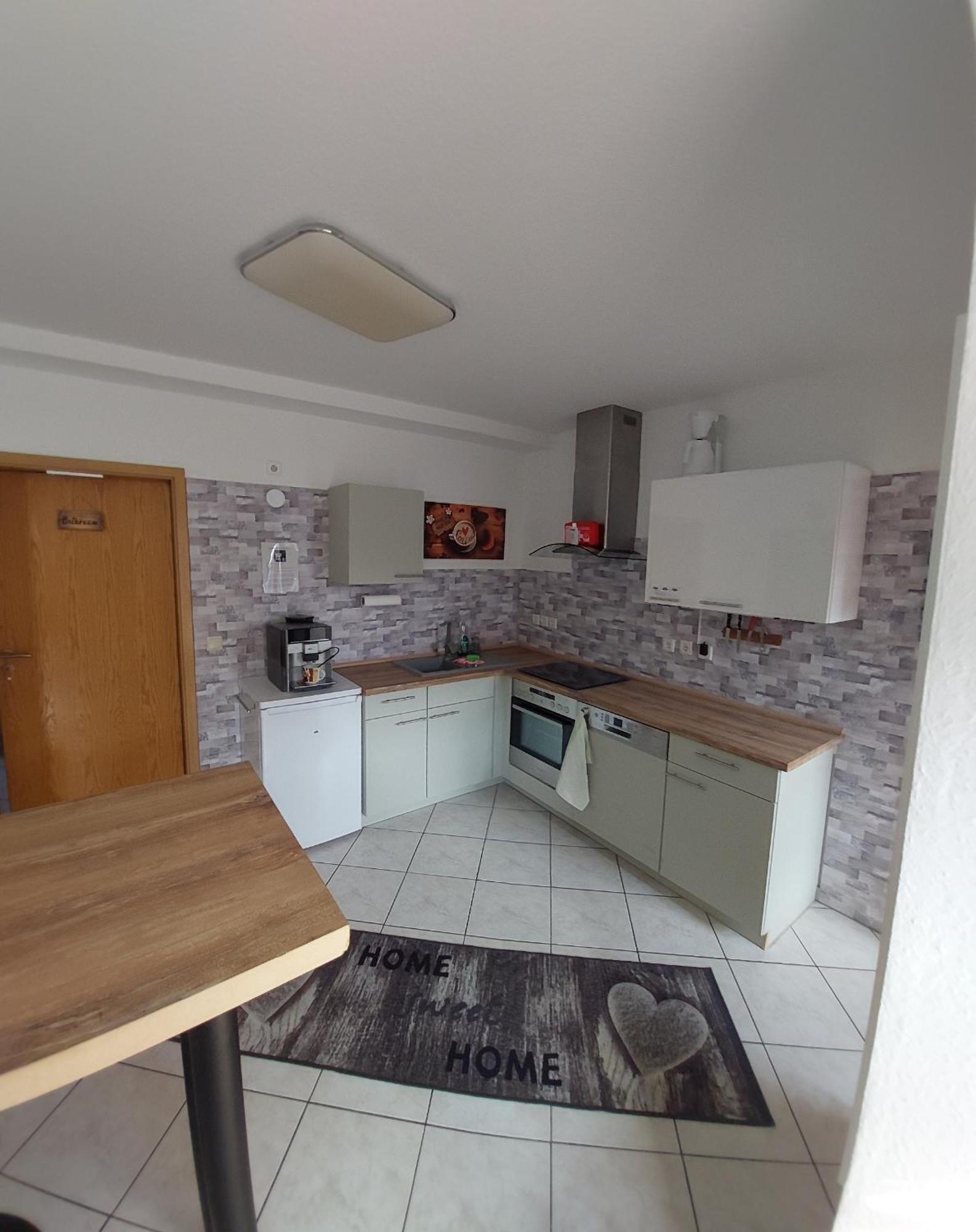 Ganze Ferienwohnung 5 Km Von Erfurt, Mit Kaffeevollautomat, Tv, Wlan, Boxspringbett, Schlafsofa Und Einkaufsmoeglichkeiten, Sehr Gute Anbindung Zur A71 Und A4, Kostenloser Oeff Parkplatz Fuer Pkw Und Transporter Elxleben ภายนอก รูปภาพ