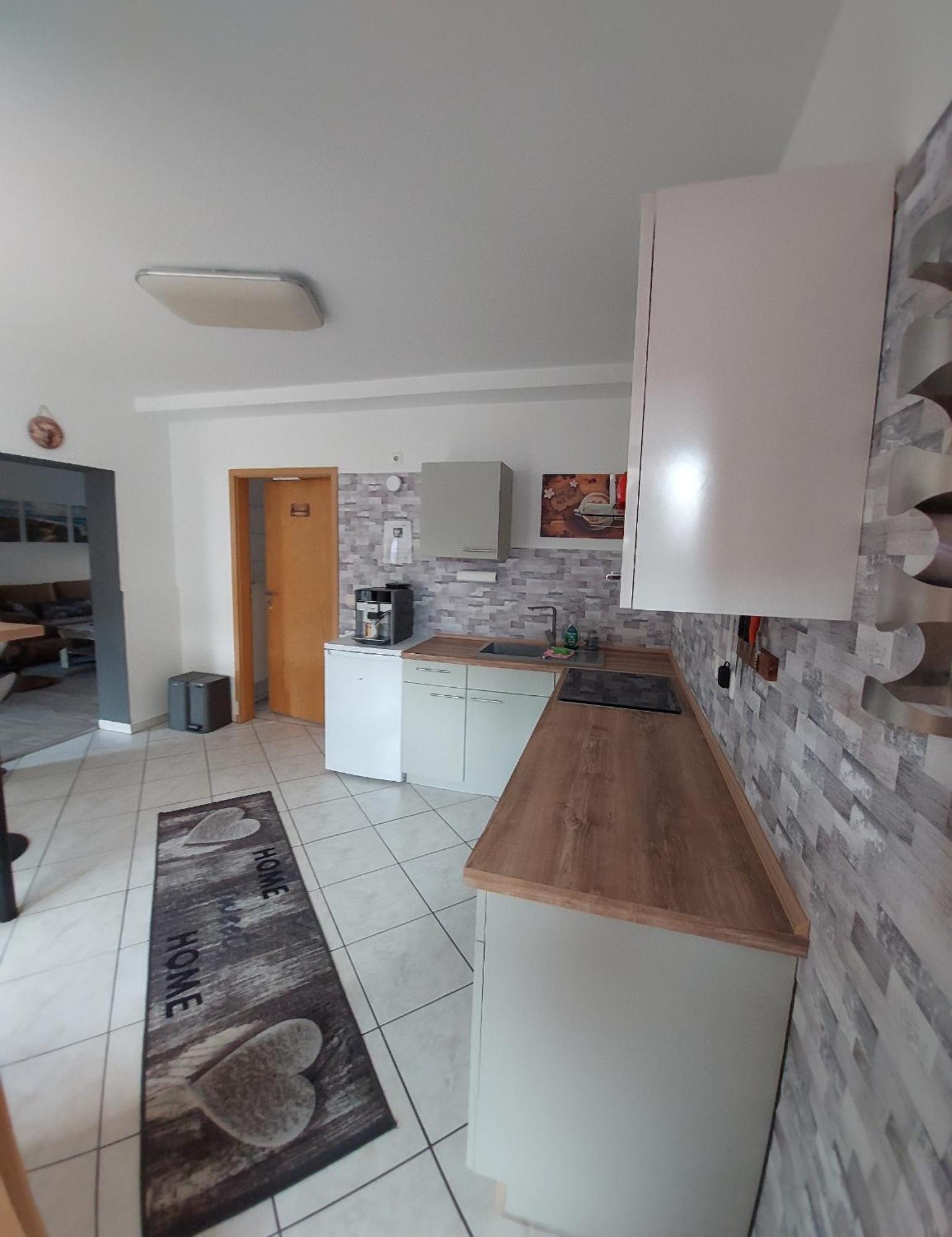 Ganze Ferienwohnung 5 Km Von Erfurt, Mit Kaffeevollautomat, Tv, Wlan, Boxspringbett, Schlafsofa Und Einkaufsmoeglichkeiten, Sehr Gute Anbindung Zur A71 Und A4, Kostenloser Oeff Parkplatz Fuer Pkw Und Transporter Elxleben ภายนอก รูปภาพ