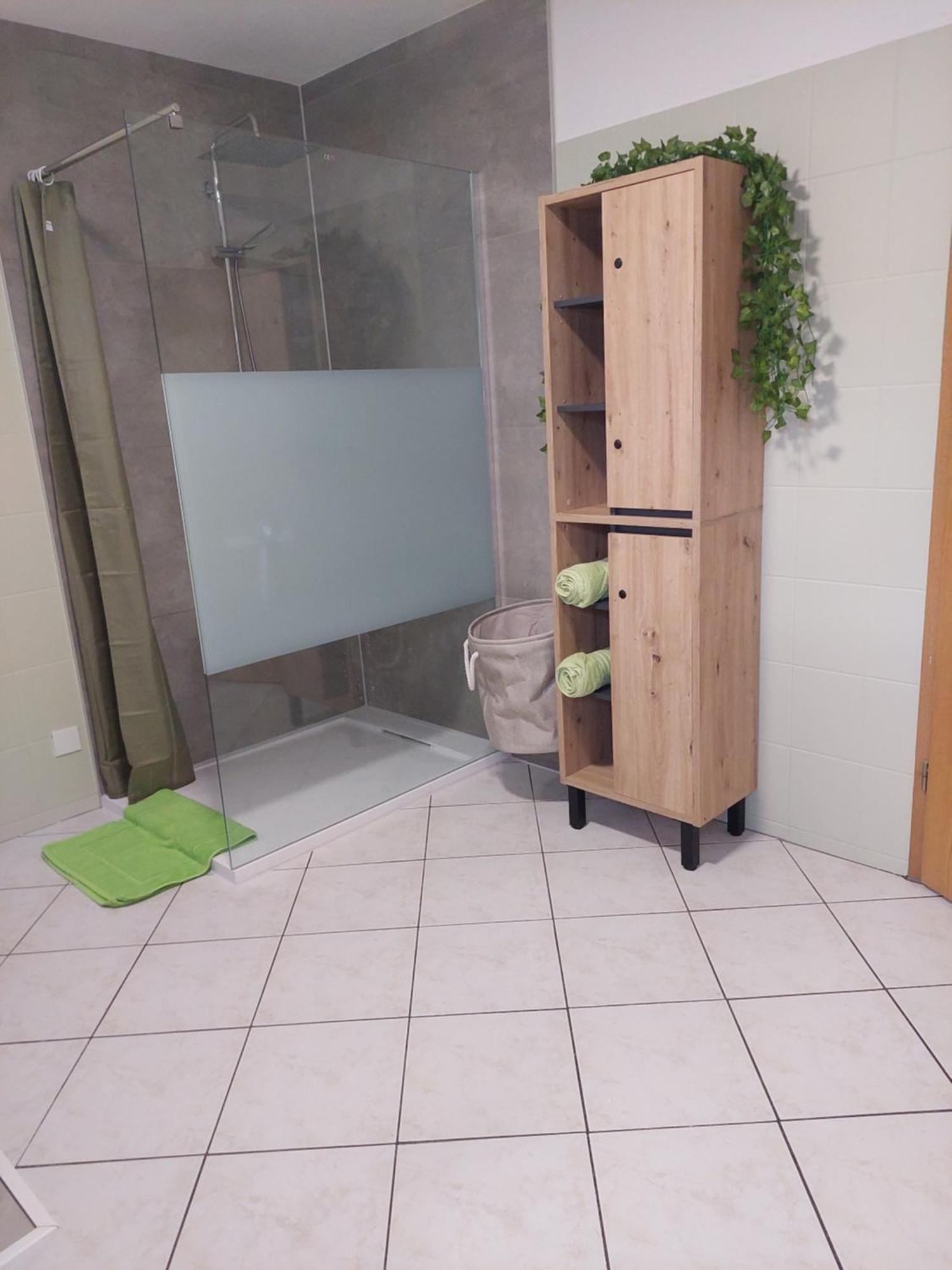 Ganze Ferienwohnung 5 Km Von Erfurt, Mit Kaffeevollautomat, Tv, Wlan, Boxspringbett, Schlafsofa Und Einkaufsmoeglichkeiten, Sehr Gute Anbindung Zur A71 Und A4, Kostenloser Oeff Parkplatz Fuer Pkw Und Transporter Elxleben ภายนอก รูปภาพ
